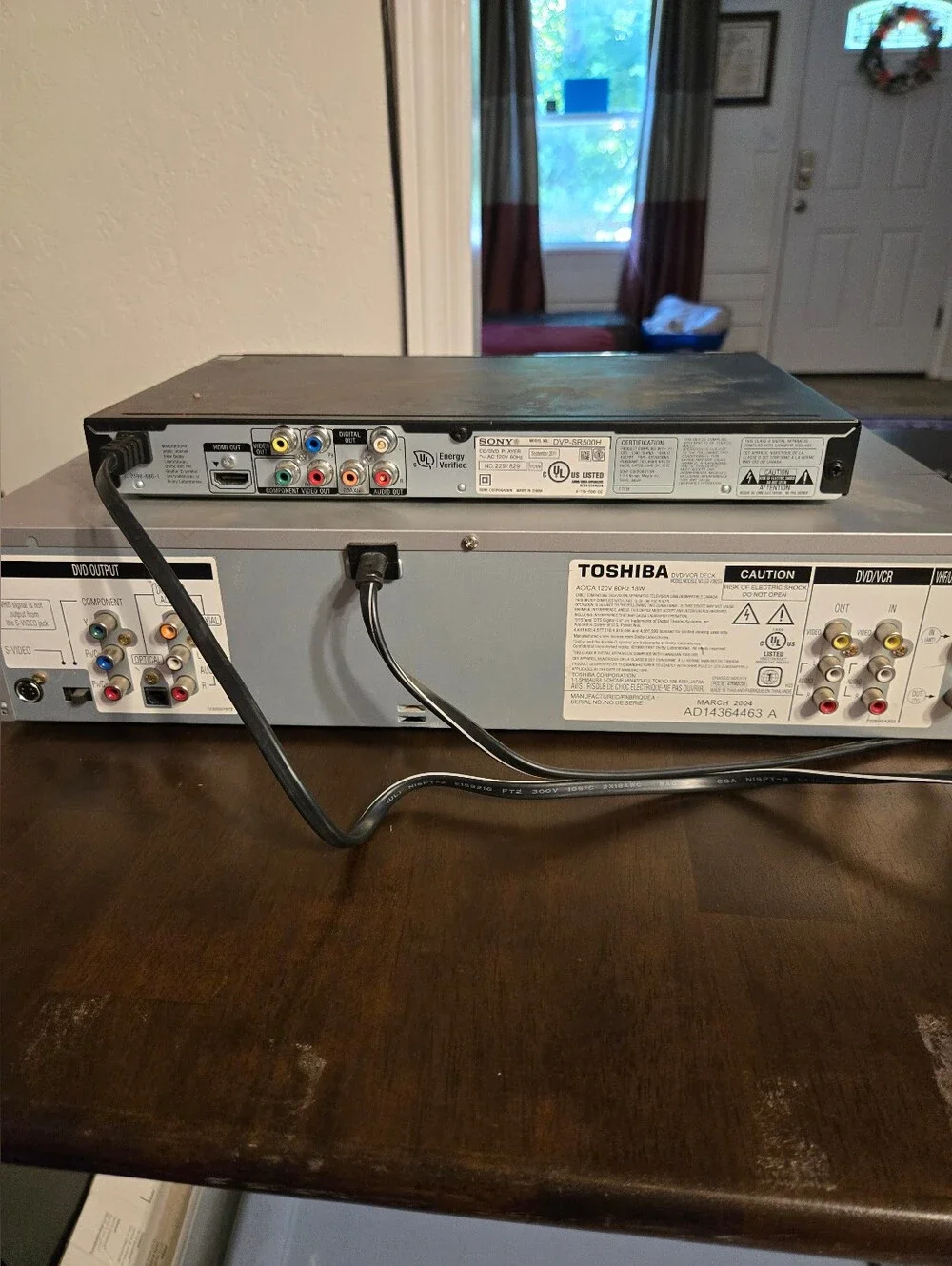Toshiba DVD/VCR Combo Player in Silver And A Don't Dvd Both dvd Will Not Open.